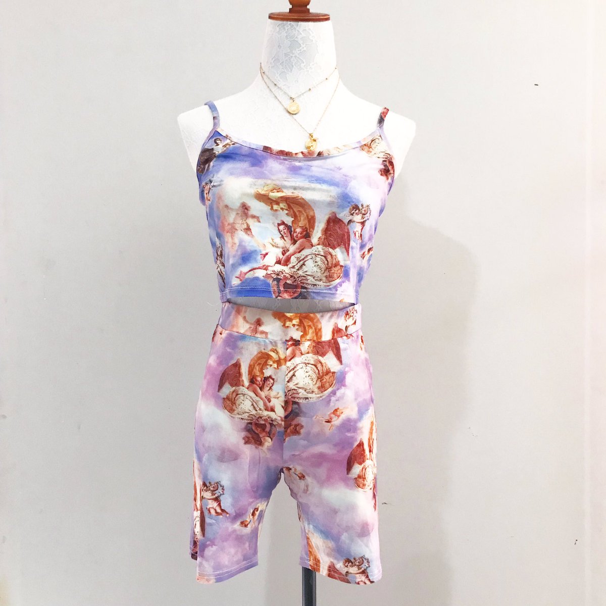 spiceup2019's tweet photo. Angel coordinates 
Brand new imported 
Size L on tag pero pwede sa m-semi xl body frame super stretchy ng tela 
Top- M-semi XL
Shorts- size 28-32 inches (garterized)
Php 650.00 https://t.co/R7WqCWWqer