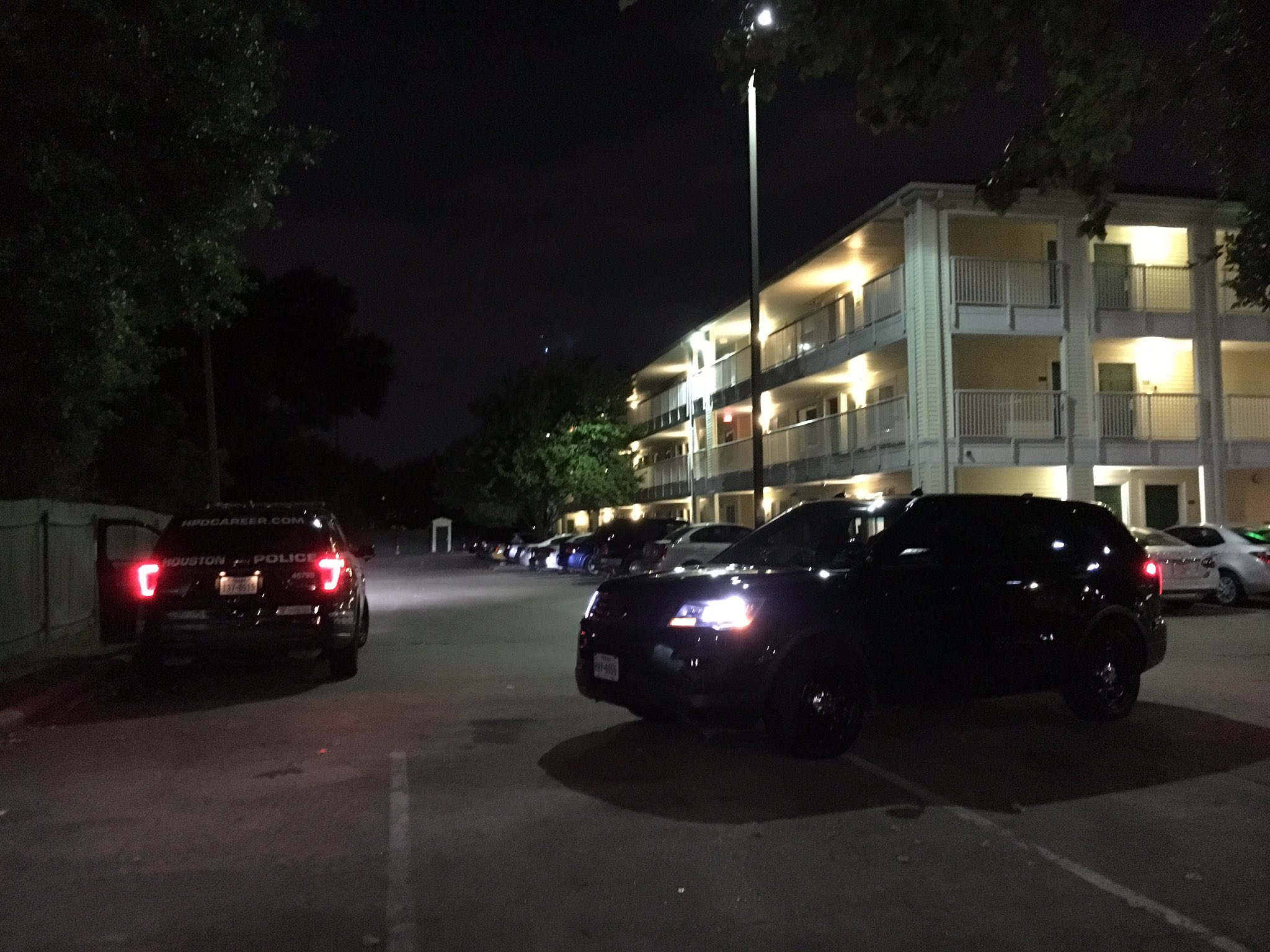 Houston Police Northwest Officers Are At 5900 Gunn On A Homicide Scene Female Found Deceased In Hotel Room 2