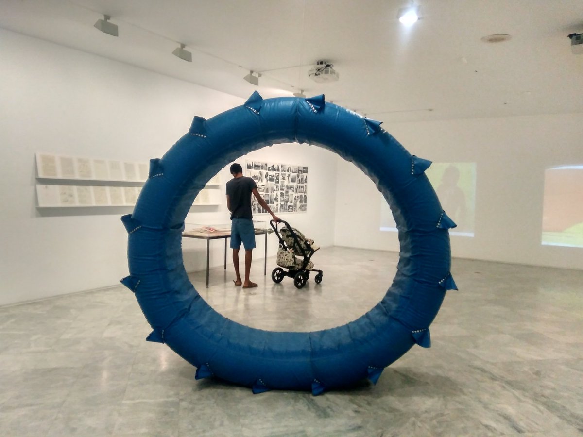 ArqDance's tweet image. Ayer en la expo #LaArquitecturaPerecederaDeLasPompasDeJabón sobre el arquitecto #PradaPoole. Acordándonos mucho de @NuriaP9 y la contracultura.
¡Felicidades @caac_sevilla!