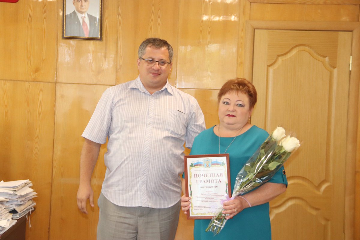 <a href="/Tularegion71/">Правительство ТО</a> Аппаратное совещание началось с поздравлений. С прошедшим днем рождения поздравили главного инспектора сектора  муниципального архива Тюрину Т.С.