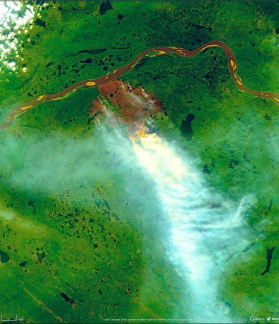 #Siberia distrutta dal fuoco. Centinaia di ettari di boschi perduti nell'incendio più devastante che si ricordi, per la Russia ed il Pianeta. Non una parola nei TG, non un cenno dagli attivisti ecologisti che in questi mesi hanno così tanto blaterato di clima. Greta (non) basta!