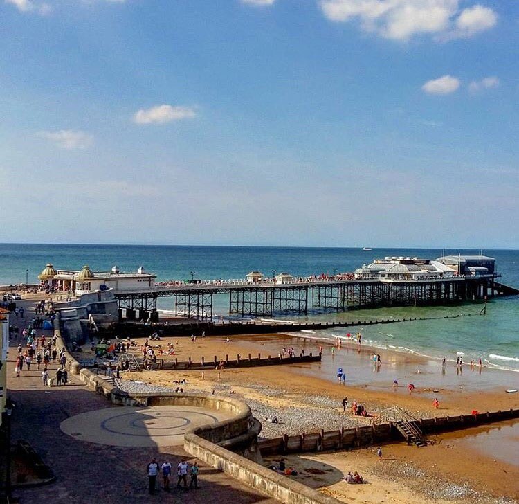 BitternLine's tweet photo. Look at this stunning view of #Cromer pier in the sunshine! There are so many beautiful destinations along the #BitternLine and the train offers the perfect #roomwithaview 
Plan your trip here: https://t.co/zSgEZPwpk1 https://t.co/5RIR3HD0bz