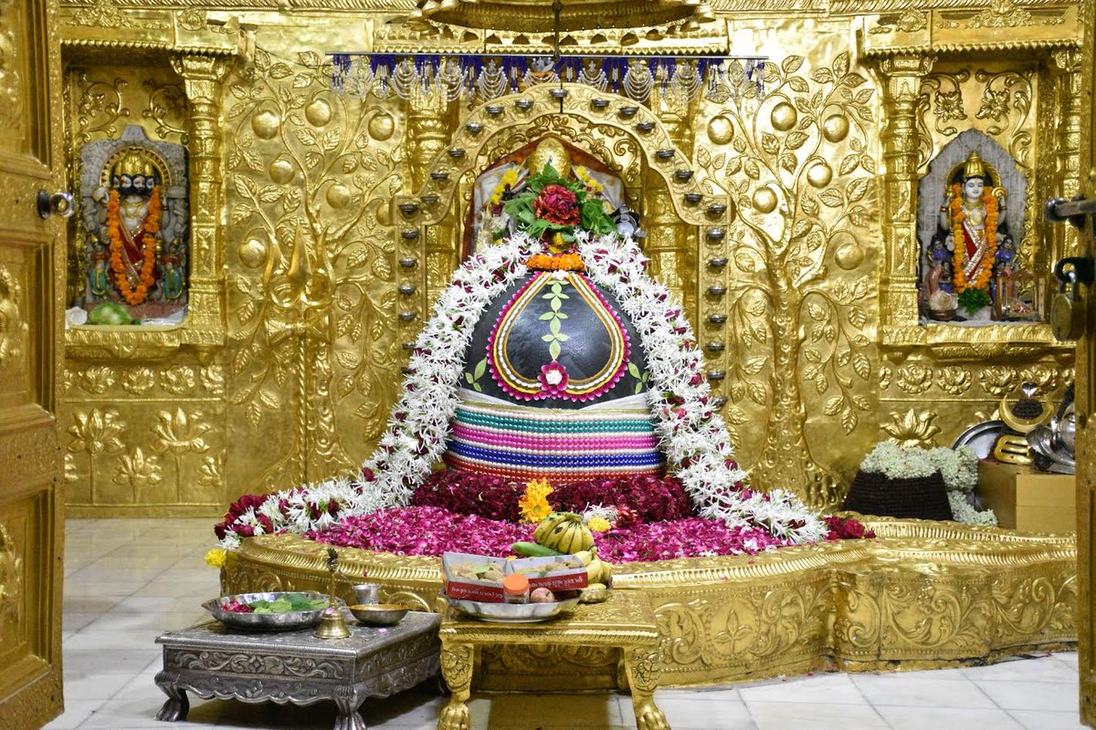 Thousands gather at Somnath temple on Shravan Somvar | DeshGujarat