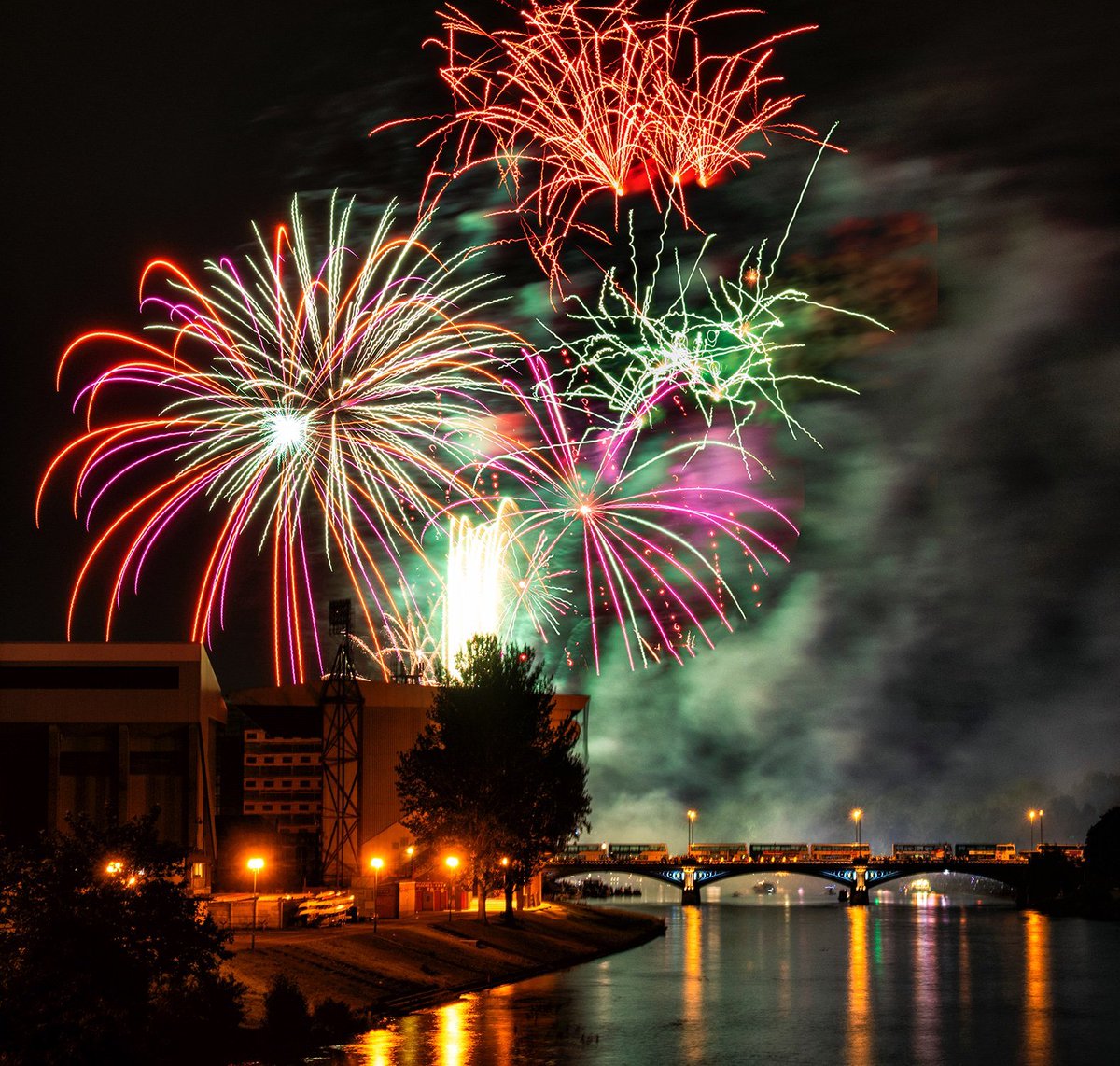 Leonard Design (@leonard_design) on Twitter photo What an amazing photo by <a href="/TraceyWhitefoot/">Tracey Whitefoot</a>! Just imagine if this was the view from your home, like the new residents at The Waterside Apartments right next to Trent Bridge #RiversideFestival #Fireworks #Nottingham <a href="/Monk_Estates/">Monk Estates</a> <a href="/FHPLiving/">FHP Living</a> <a href="/tskconsulting/">Tunstall Smith King</a> What an amazing photo by <a href="/TraceyWhitefoot/">Tracey Whitefoot</a>! Just imagine if this was the view from your home, like the new residents at The Waterside Apartments right next to Trent Bridge #RiversideFestival #Fireworks #Nottingham <a href="/Monk_Estates/">Monk Estates</a> <a href="/FHPLiving/">FHP Living</a> <a href="/tskconsulting/">Tunstall Smith King</a>
