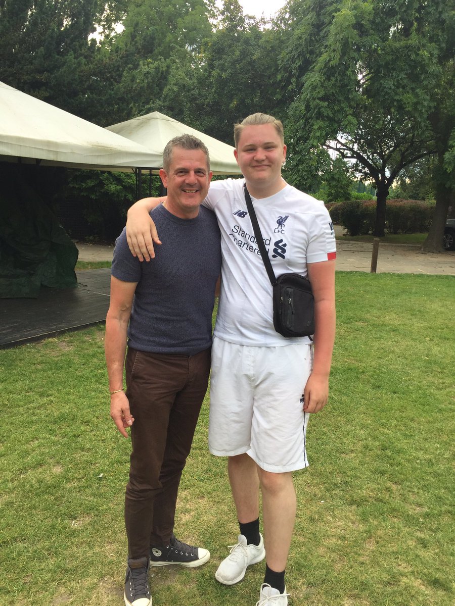 dianemitchell3's tweet photo. Father and son meet for the first time. #18YearsToMeetYourSon https://t.co/mFfRswiX3D