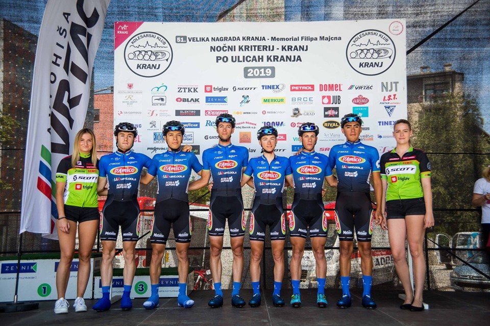 GP Kranj 🇸🇮 - Race report 📇

Gara generosa dei nostri ragazzi, presenti in un tutte le azioni di rilievo di giornata. Dopo gli attacchi di <a href="/PitzantiOrlando/">Orlando Pitzanti</a> nelle fasi centrali e di Valter Ghigino nel finale, <a href="/FedericoBurchio/">Federico Burchio</a> ha raccolto una 12° piazza allo sprint.

#GPKranj