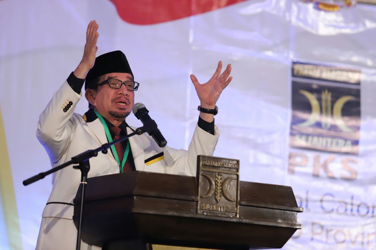 Ketua Majelis Syura PKS Habib @salimsegaf dalam sambutannya menyampaikan tentang pentingnya bersyukur terhadap kemenangan. #AlegPKSsiapBekerja https://t.co/illkEmePDv