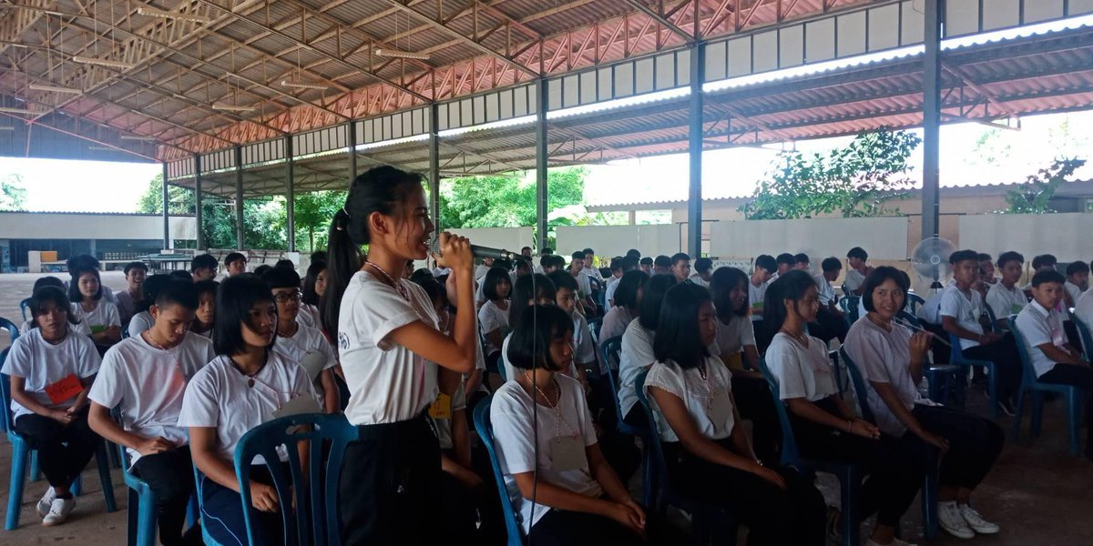 Muangthao's tweet photo. 5 ส.ค.62 เวลา 09.00 น. 
ร.ต.อ.ธรรมนูญ พุฒเถื่อน รอง สวป.ฯ รรท.สวป.สภ.ม่วงเฒ่า พร้อม ชุดครูตำรวจแดร์,ชมส.สภ.ม่วงเฒ่า บรรยายให้ความรู้ด้านการจราจรและยาเสพติด ณ วิทยาลัยเทคโนโลยีบริหารธุรกิจรักไทย https://t.co/DBrBn1lQ4q