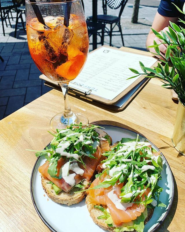 LiteBites1's tweet photo. Aperol with a side of smoked salmon 🌞 https://t.co/vYVVTXo6Hp https://t.co/ojOkxphWgh