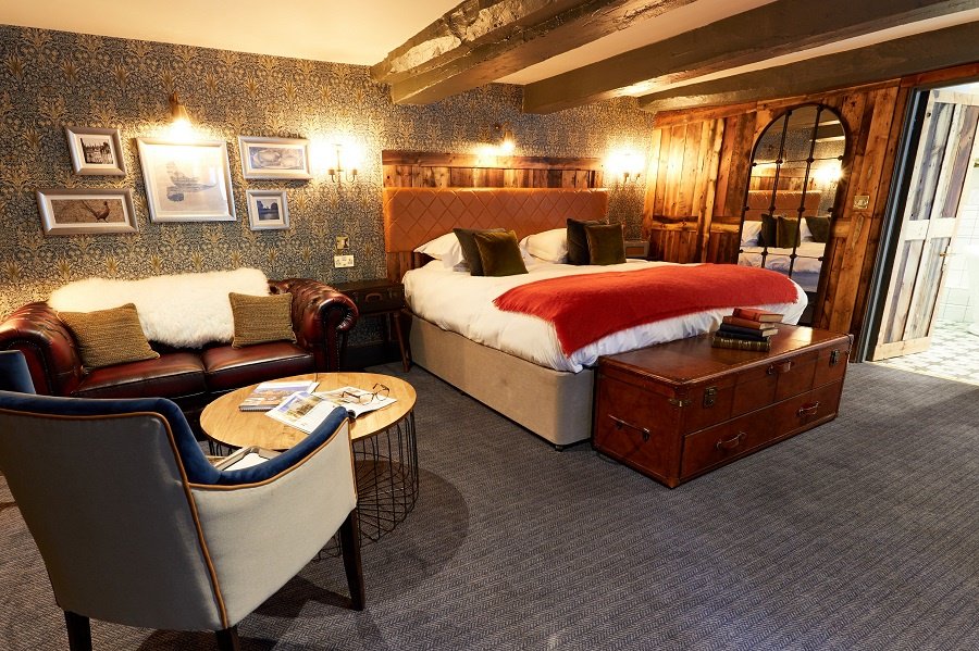 Just a two-hour drive from London, <a href="/The_Fleece/">The Fleece at Cirencester</a> is a welcoming inn perfectly combining 17C character with modern luxury.  Its 28 bedrooms have recently been transformed, retaining historic features but adding a contemporary edge to the décor socsi.in/qfgff