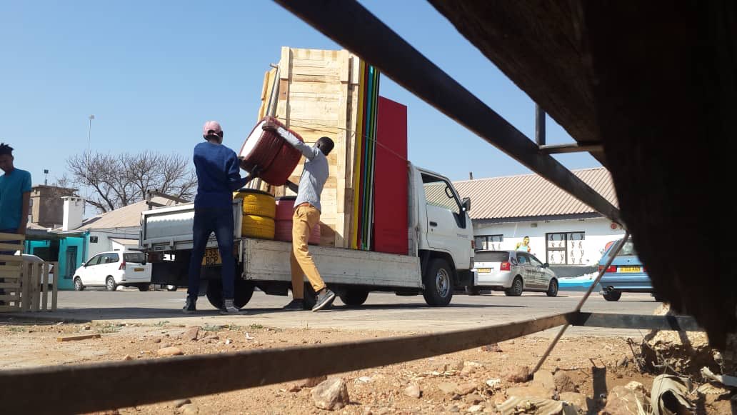 thapongvac's tweet photo. #Segaetsho being dismantled and moving to its new location at Main Mall! Did you know that it is the first green design library in the country, the first creative mobile library in the country and the first library which is also a piece of art?
#southernAfricaArts
#echoesuv https://t.co/8qgLj5mYq7