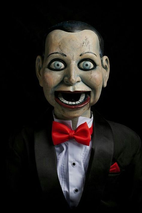 silly_boney's tweet photo. Dead Silence 8/10

Ventriloquist horror film. Dari director SAW! Kisah ventriloquist yg kne kerat lidah &amp; dibiar mati sbb difitnah culik budak. Before dia mati, Mary Shaw minta supaya mayat dia ditukar jadi patung &amp; dikuburkan dgn 100 anak-anak patung dia. 

Bebenang film review. https://t.co/QS9rvQb0t3