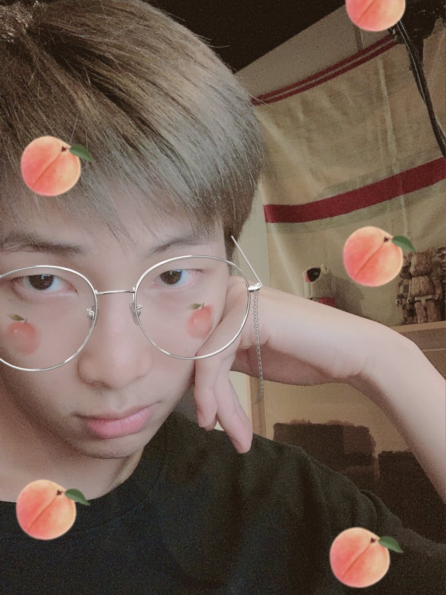 suyazaa's tweet image. Je suis OT7 mais aujourd'hui c'est notre leader préféré qui est à l'honneur uhuh ❤️ #ARMYSelcaDay