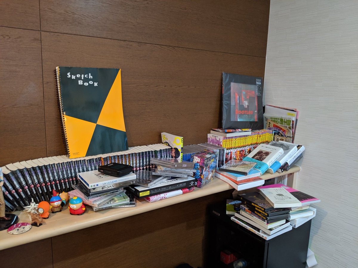 だいぶ部屋が散乱してきた