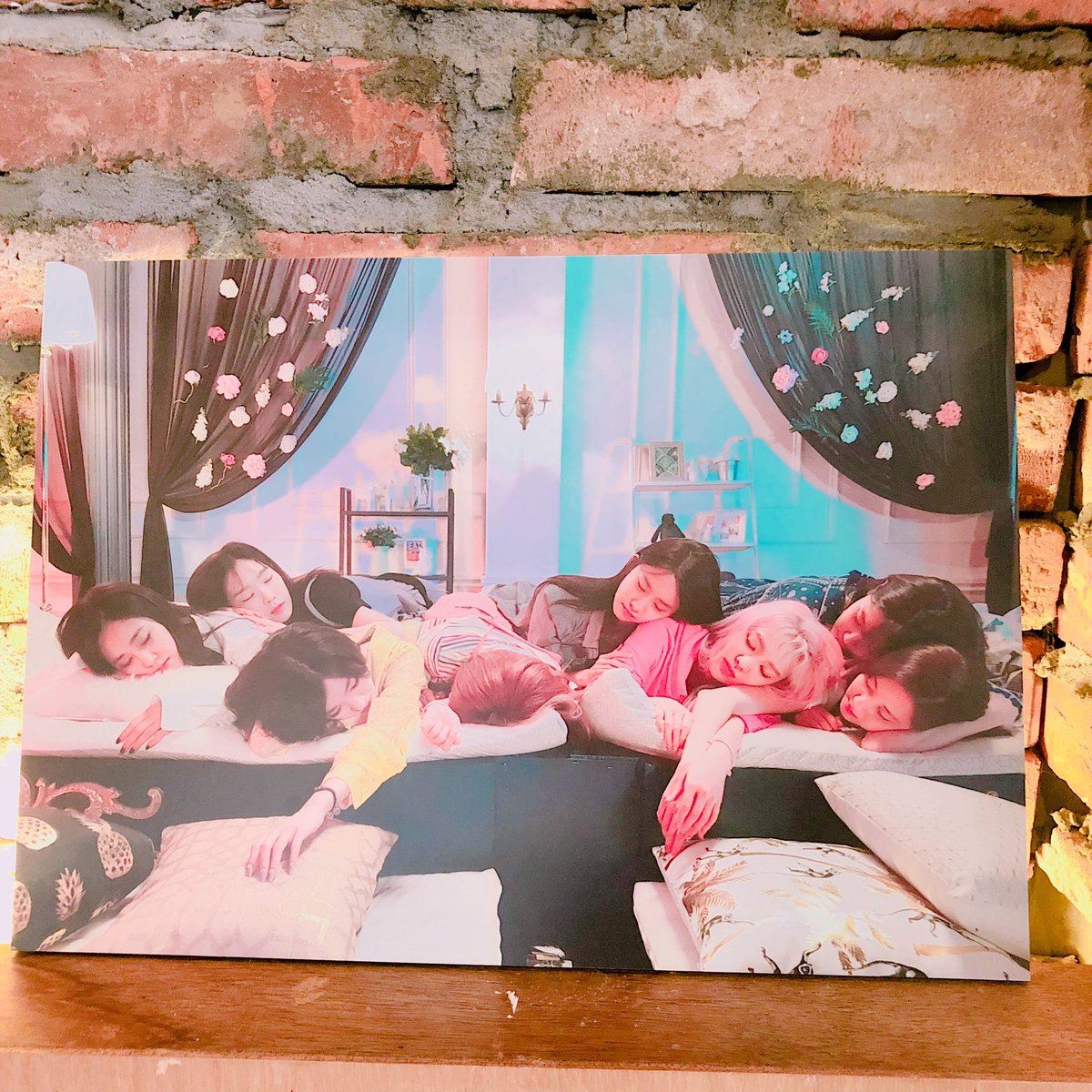 Wanna_Ju's tweet photo. 소녀시대 12주년 기념 카페 후기💕
#HappyGGDay
#12년동안_함께_걸어온_이길을_소원해
#그_여름_2019 

오지고요 지리고요 좌로 인정 우로 인정 앞구르기 인정 인정 올리지말고 인정내려 인정안해서 후회한다면 후회 할 시간을 후회하는 각이고요 

준비해주신 스탭분들 고생 많으셨습니다!! https://t.co/J1MjBVAoB6