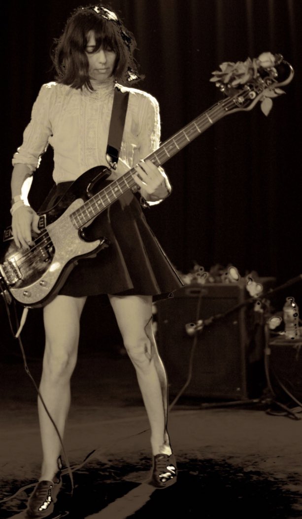 Bestmusic パズ レンチャンティン Paz Lenchantin 1973年12月12日 は アメリカ合衆国のミュージシャン ベーシスト ア パーフェクト サークルやズワンを始めとする数々のバンドに参加し現在はピクシーズのメンバーとして活動する ソロでも作品 Bestmusic パズ レンチャンティン Paz Lenchantin 1973年12月12日 は アメリカ合衆国のミュージシャン ベーシスト ア パーフェクト サークルやズワンを始めとする数々のバンドに参加し現在はピクシーズのメンバーとして活動する ソロでも作品