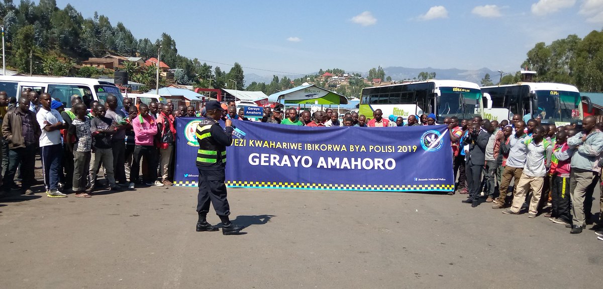ARugigana's tweet photo. The Police month campaign in 4th week ,its continuing in @northern provinces ,in car station Musanze District, in Gerayo amahoro campaign, we are with more than 420 people's https://t.co/kW7kcnNRMU