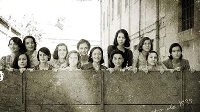 JSASevilla's tweet photo. Un pueblo que no conoce su historia está condenado a repetirla. Y en la nuestra, nunca se borrará el recuerdo de aquellas trece mujeres que como las semillas de trece rosas se plantaron en la tierra 
🌹🌹🌹🌹🌹🌹🌹🌹🌹🌹🌹🌹🌹 https://t.co/HSc7WNoYIs