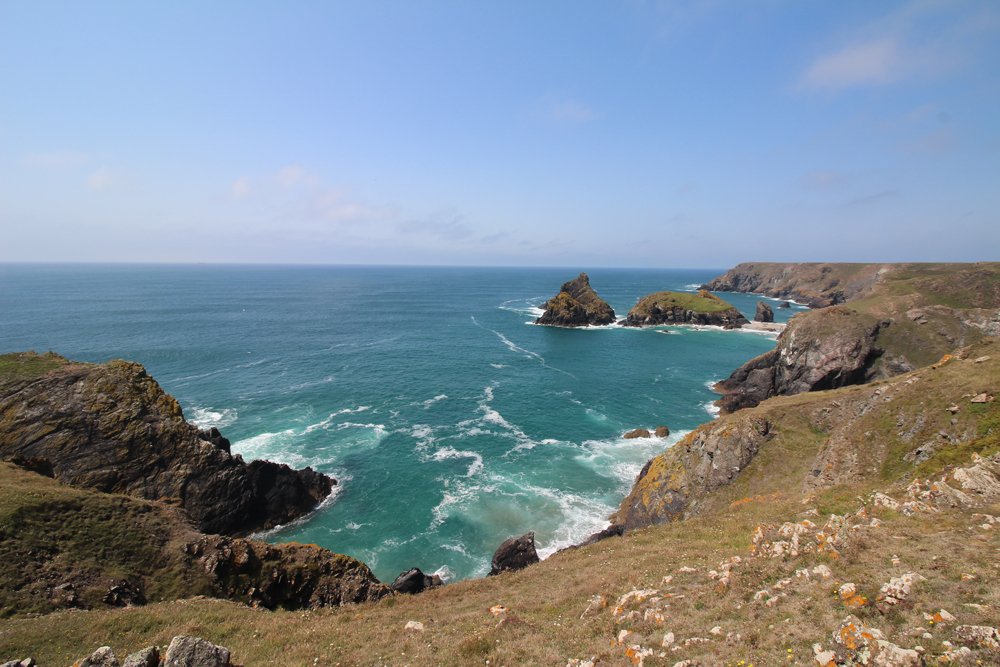onewhotravelled's tweet photo. Back from my #summer #roadtrip along the #englishcoast, and still reeling from the beauty of it all! Read more about #Cornwall and its dramatic #coastalwalks, hidden little coves, #farmcamping, #cornishpasty and #creamtea https://t.co/fvAGbQqWNK https://t.co/u02RugL9XM