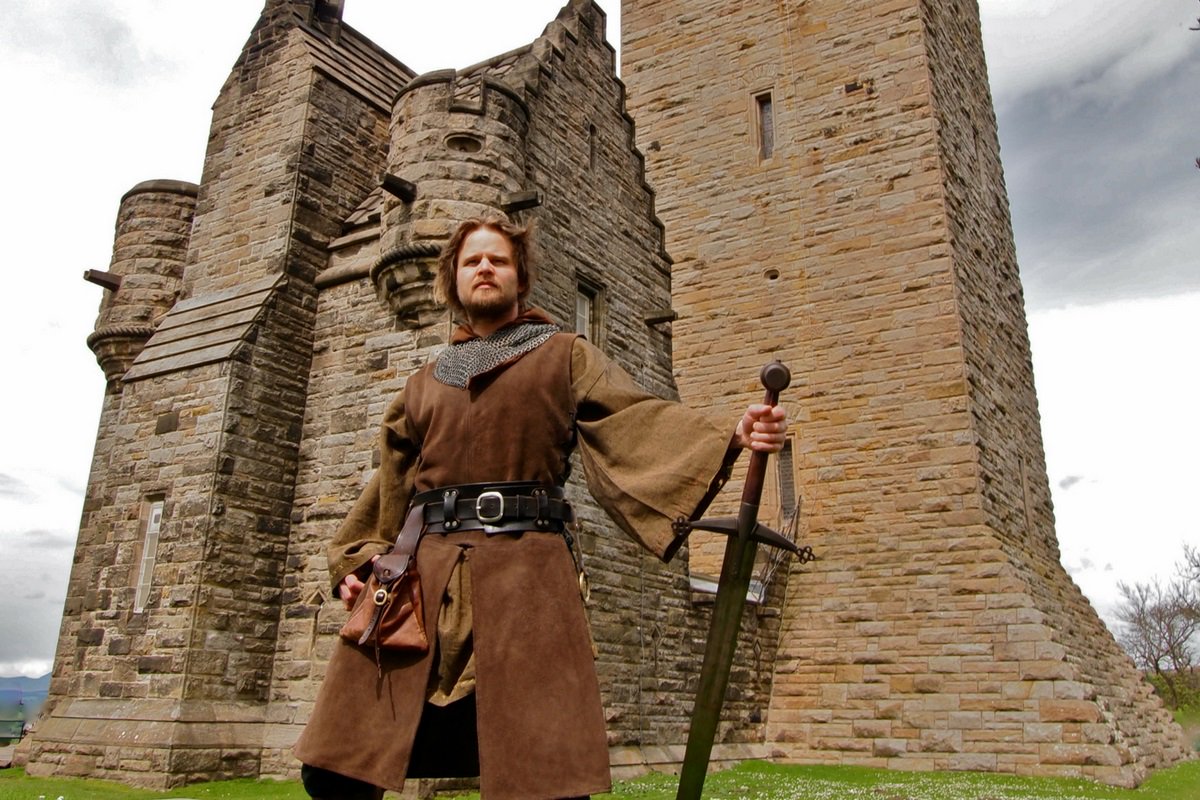 On the 5th August 1305, William Wallace was betrayed and captured by the English. He was handed over to be hung, drawn and quartered. To mark this day, join us for performances of 'Wallace Captured' on today from 11:00am to 4:00pm. 
#WallaceMonument #WilliamWallace