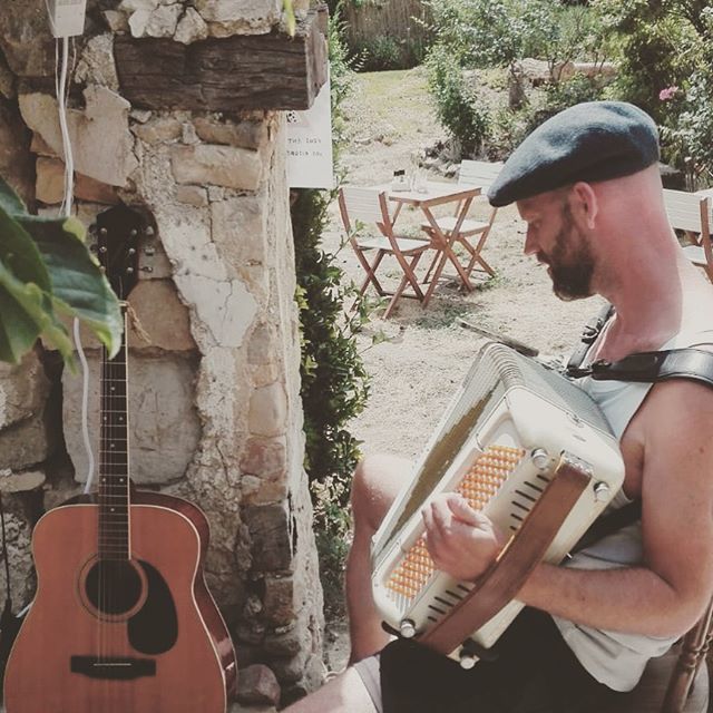 BaraganMusic's tweet photo. #lafrance #baraganmusic #tourdefrance #summer2019 #thetravellingaccordion https://t.co/Fv0agmUuym https://t.co/J9kQQjnsEJ