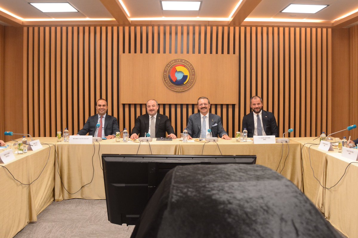 Sanayi ve Teknoloji Bakanımız Sn. <a href="/varank/">Mustafa Varank</a> ve değerli yönetim kurulu üyelerimizin katılımıyla TOGG yönetim kurulu toplantımızı gerçekleştirdik. Yıl sonunda halkımızın beğenisine sunacağımız prototipimizin ilk modelini inceledik.