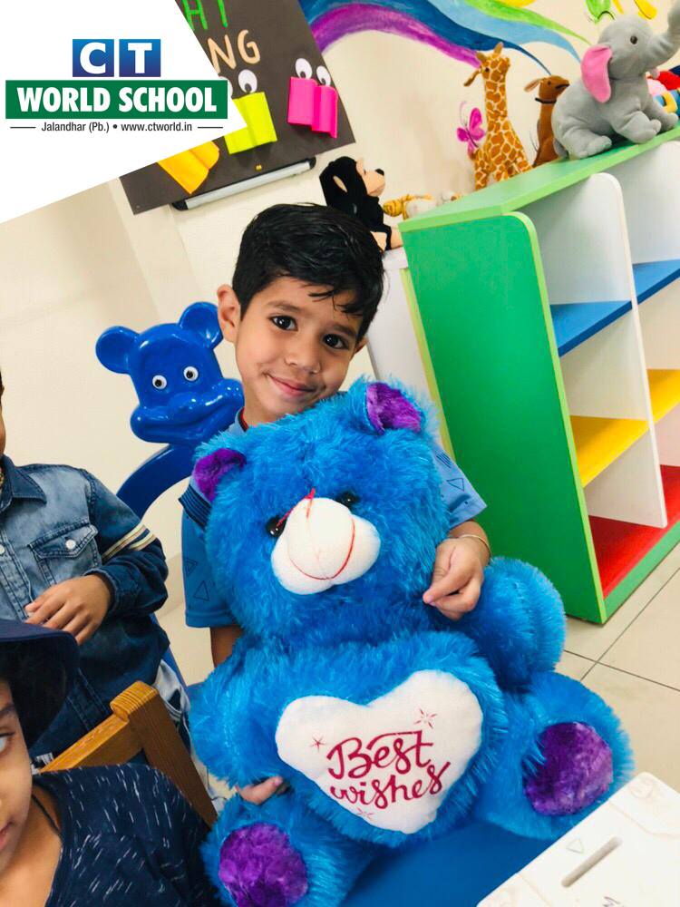 ctworldschool's tweet photo. #Kiddies #paint their #moods in #shades of #blue!!
It was a #fun-filled #day for the #kindergarten #kids of CT World School as they celebrated โ#BlueColourDayโ. #CTWorldSchool #CTWorld #CTW #CTWorldJalandhar #QualityEducation #TeamCT #CTians https://t.co/e8gQbZVlWy