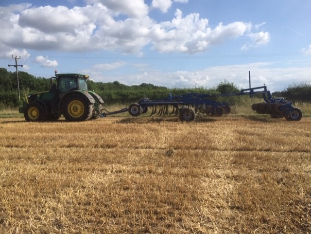 SamagriLtd's tweet photo. Spent a lovely day last week installing new #PWARollers in #Hampshire. Looks great being pulled by a #Kockerling 4.6m #Vector 😁 https://t.co/FSUNNWo9bF