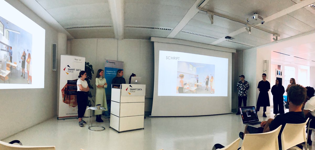 CINIQ_Center's tweet photo. Akademie Mode und Design inspires🧠 
Gestaltung unserer neuen Einführungswand @FDT_Berlin - dickes Dankeschön 👏

Es bleibt spannend...🤫@CINIQ_Center @FraunhoferHHI https://t.co/cS2zy7S4zh