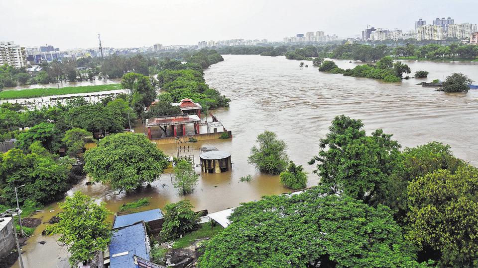 Heavy rains leaves Pune gasping for a life jacket, reports @shrinihtpune 

hindustantimes.com/pune-news/heav…