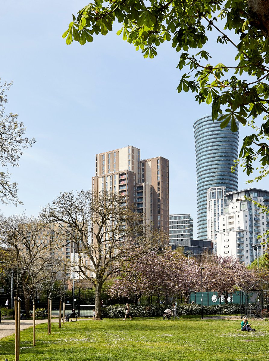 tpbennettllp's tweet photo. At 26 storeys and 83m high, The #LibertyBuilding is the latest tall building to be built by us. Close to the Crossharbour DLR station in the Isle of Dogs, and featuring 155 homes from @Telfordhomes
#LibertyBuilding #Tallbuilding #LondonProperty #Canarywharf #isleofdogs https://t.co/RLAp9YzTIZ
