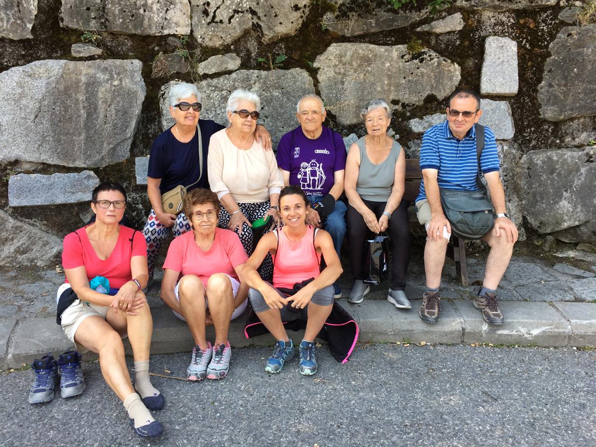 ComuEncamp's tweet photo. 🌞🥾 La #gentgran d'#Encamp també aprofita l'estiu per estar activa. Avui, amb una excursió per #LesPardines fins a l'estany d'#Engolasters. 

#gentgranactiva #encampestiu https://t.co/EAcJE6W6d8