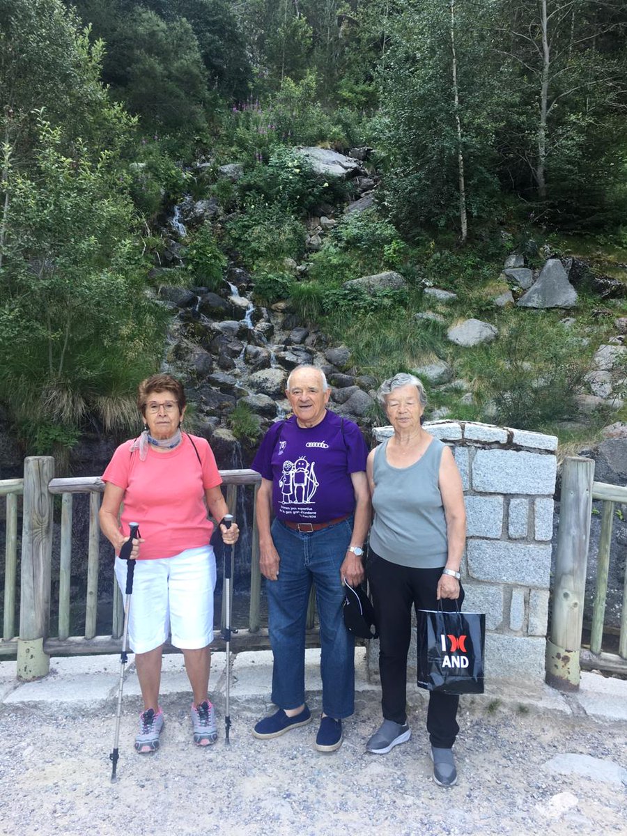 ComuEncamp's tweet photo. 🌞🥾 La #gentgran d'#Encamp també aprofita l'estiu per estar activa. Avui, amb una excursió per #LesPardines fins a l'estany d'#Engolasters. 

#gentgranactiva #encampestiu https://t.co/EAcJE6W6d8