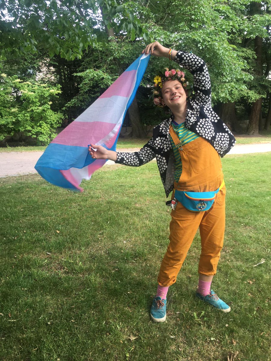 seta_ry's tweet photo. Onnea ja kiitos Vuoden sateenkaarinuori Mesi Kissaniitty! Olet upea esikuva transnuorille ja tuonut esiin nuorten asemaa mediassa. Tunnustuksen jakoi Setan nuorisotoimikunta viime viikonloppuna.  https://t.co/6iZY2gkpkB #sateenkaarinuoret #transnuoret #translaki #setanuoret https://t.co/hmzalKvAKU