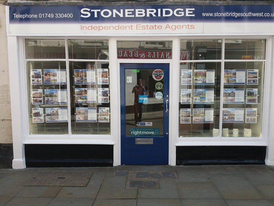 We love working with local businesses so we were thrilled to be asked by Shepton Mallet based estate agent Stonebridge to carry out timber repairs to the front door and decorate the outside of their offices in the High Street. #Local #BusinessesWorkingTogether #SheptonMallet