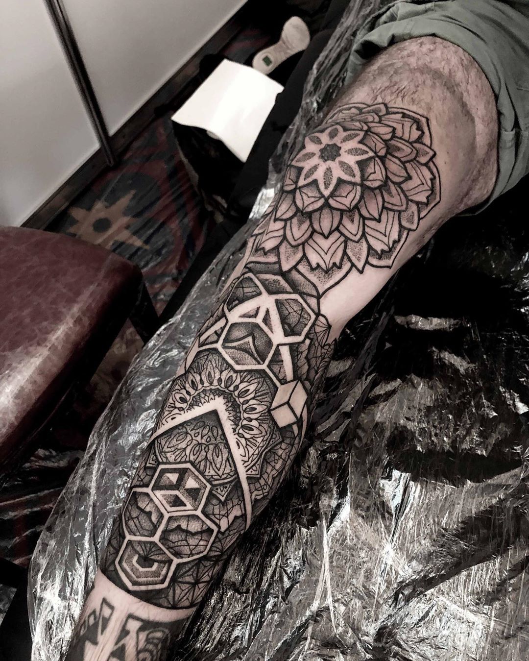 MagnumTattooSupplies on X: Paul Davies did this leg sleeve created using  #magnumtattoosupplies 👏🏻👏🏻 #dotwork #mandala #tattoo #dotworktattoo  #mandalatattoo #beartattoo #geometric #geometrictattoo #geometrip #uktta  #btattooing #blxckink