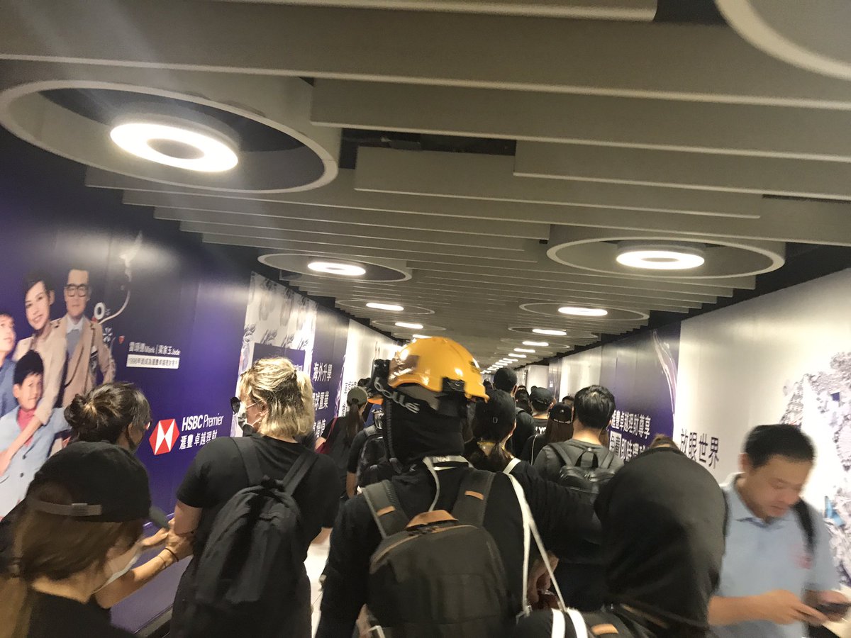 aliceysu's tweet photo. Moving to Causeway Bay w a sea of protesters. Cry of “HKers, add oil!” And other passengers clapping, saying “be safe” as they get out. Some pass onigiri and other snacks around #HongKongProtests #HKstrike #hongkong https://t.co/fWKMaLBZOe