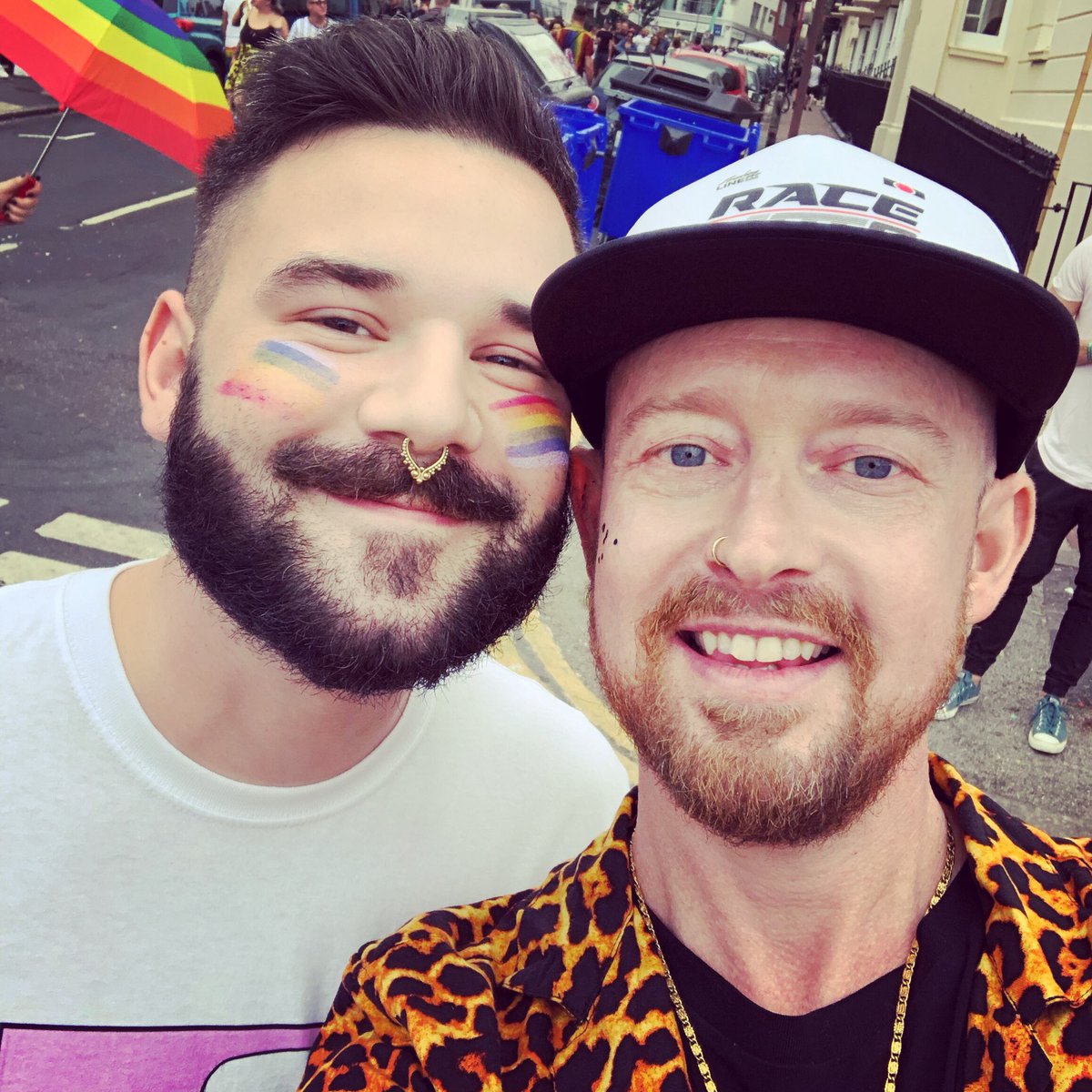 Hanging out with a genuine Twitter celebrity! @jonnykarlwade #BrightonPride2019 😘🌈