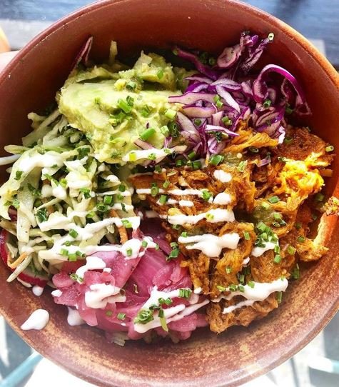 Make your Monday a whole heap better with our Pork Pibil Mexican bowl - everything we love about Mexico packed into one place🥑❤️ #mondaytreats #givemetheavo