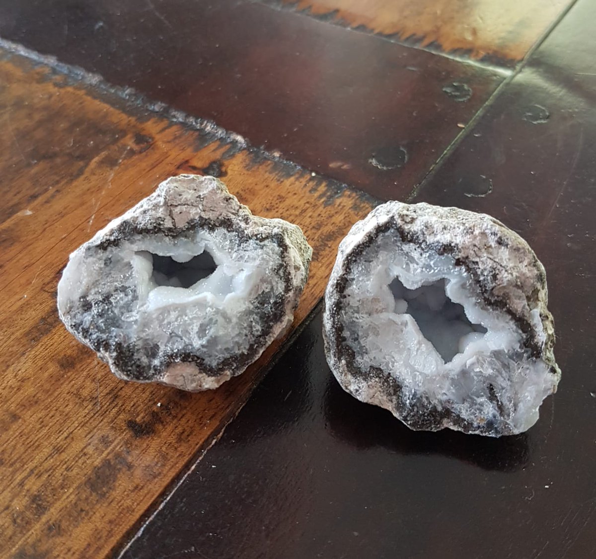 rwvtimmerman's tweet photo. Mooi he zo'n #geode .... door kleinzoon persoonlijk gekraakt bij #DeOudeAarde .. erg leuk om te doen .. https://t.co/0tQlao5Urt