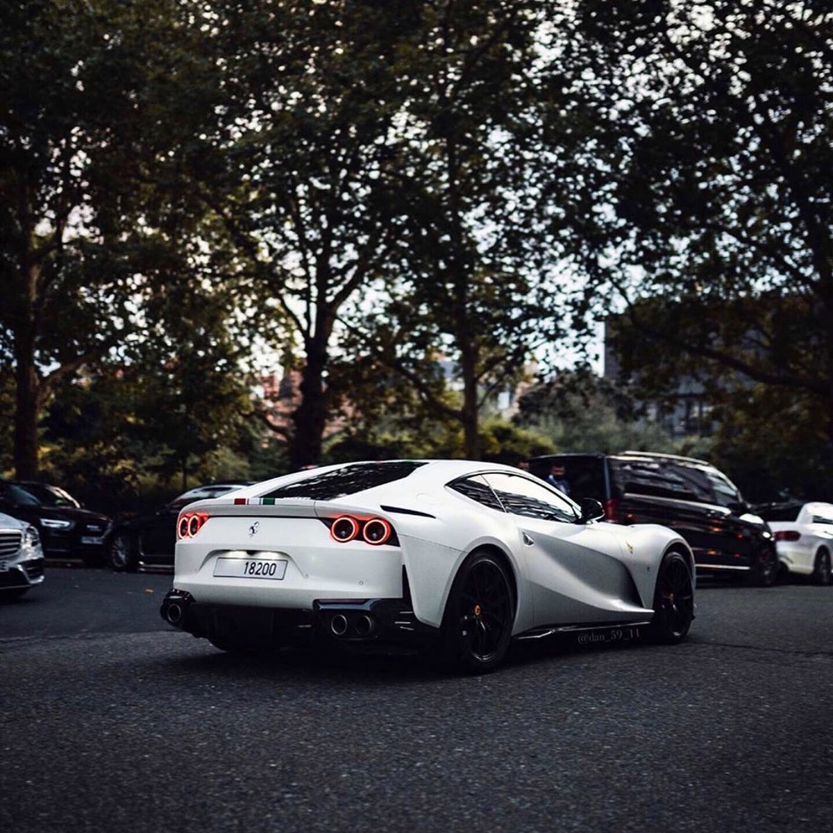 Supercarsoflondon tweet media