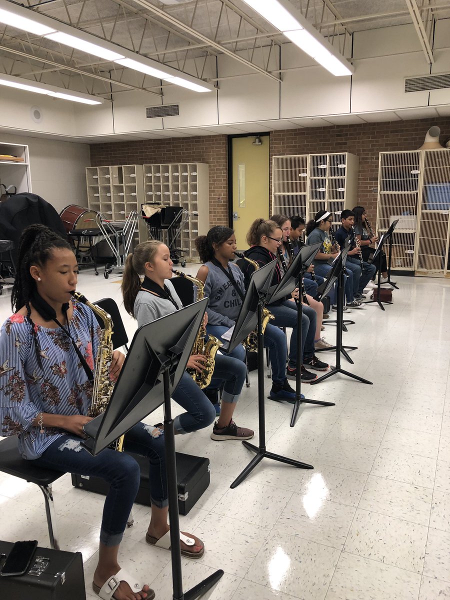 AJBtoroband's tweet image. Day 1 of Band Camp! We’re playing our instruments and having fun 🎉
#GettingBackIntoIt #IRememberThis