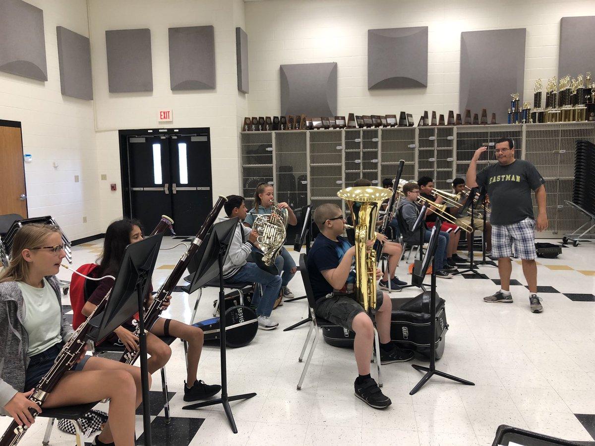 AJBtoroband's tweet image. Day 1 of Band Camp! We’re playing our instruments and having fun 🎉
#GettingBackIntoIt #IRememberThis