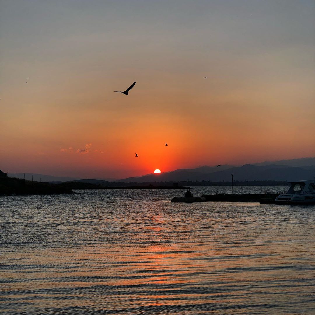 Sevan Sunset 💛🌞 Repost IG shaghigrast #Armenia #LakeSevan #visitArmenia #travelArmenia #discoverArmenia #ONEArmenia