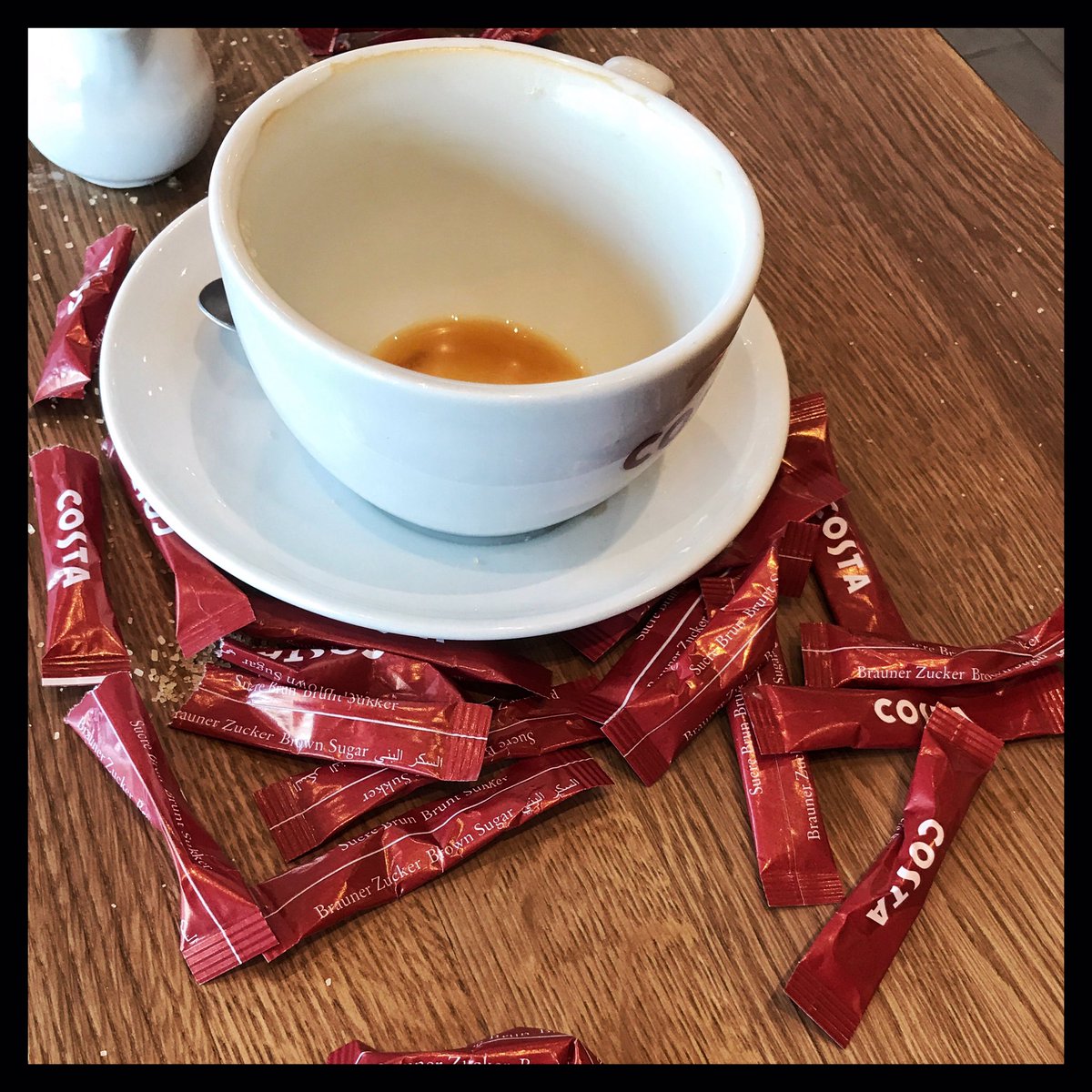 cycle365project's tweet image. Lady opens at least 13 sugar satchels and stirs into flat white. #obesity #SugarRush #diabetes  #NHSEngland #TheBhf
