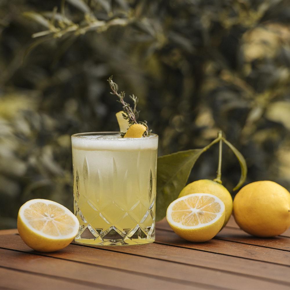 A sip of a cocktail &amp; a dip in the ocean 
#GINRAW