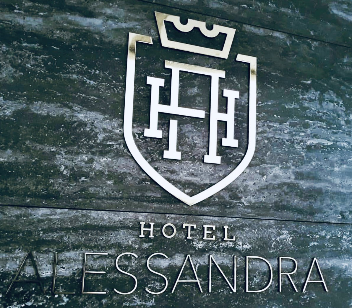 Hotel Alessandra tweet media
