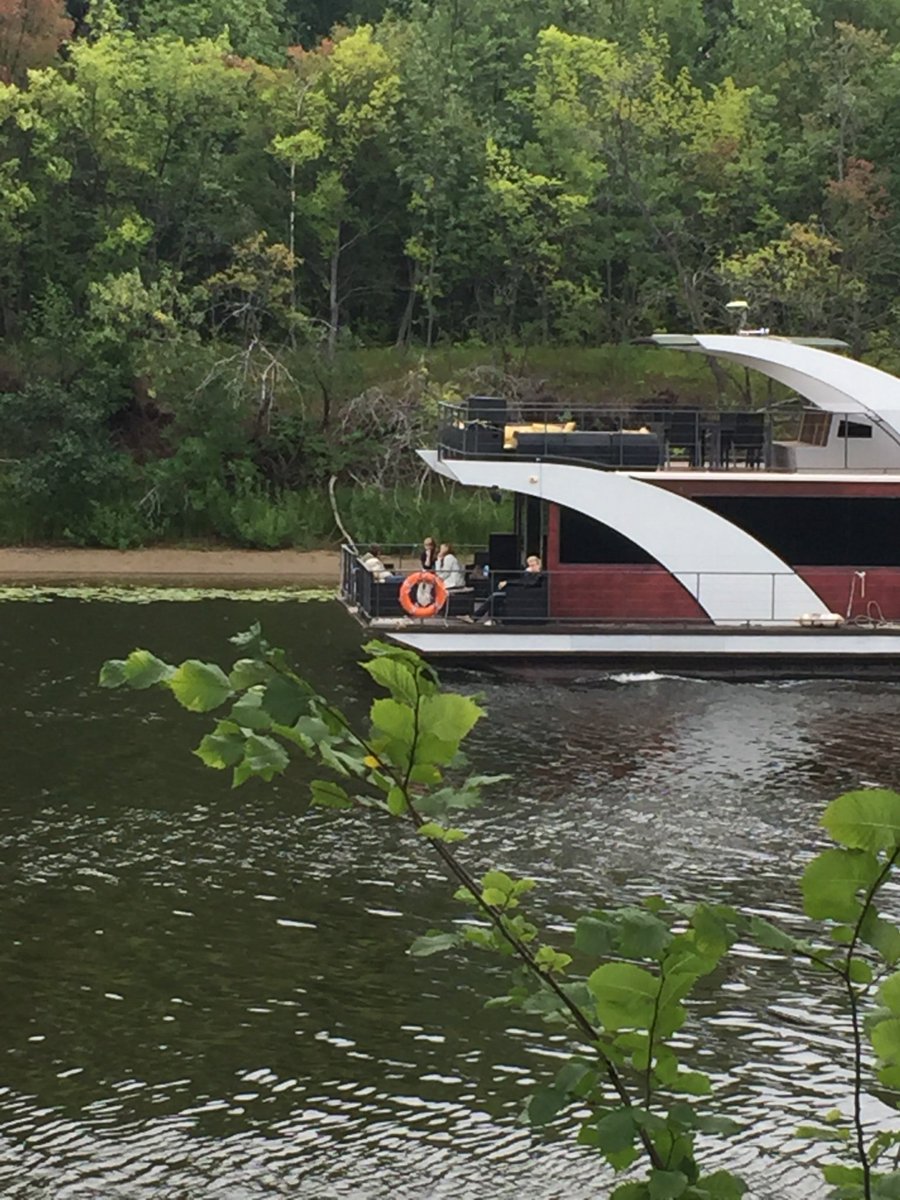 Выходные прошли незаметно.