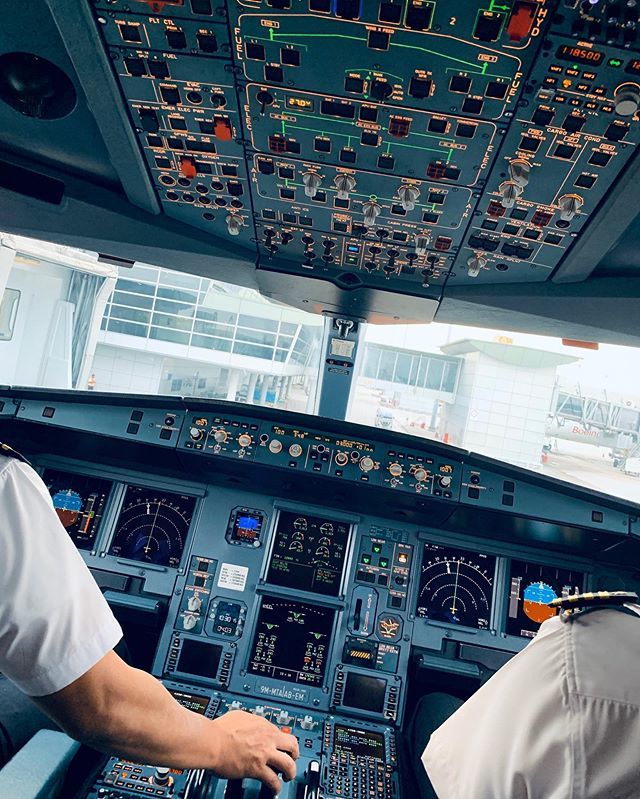 yoskadejong's tweet photo. See you again soon A330.
.
.
#malaysiaairlines #airbus #a330 #instacrew #flightdeck #cockpit #aviation #avgeek #aviationdaily #pilot https://t.co/EA6ChG1XtO https://t.co/bBE8PkarZ6