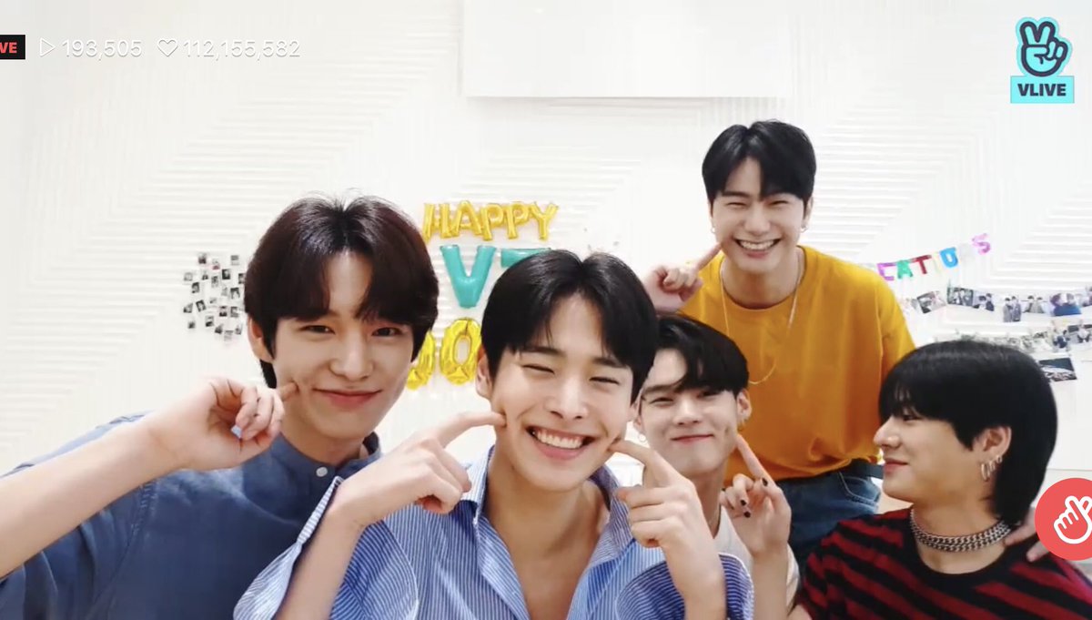 bcni2's tweet photo. 빅톤 천일을 진심으로 축하해요! 뜻깊은 날에 예쁜 브이앱 해 줘서 고마워요! ❤️ 앞으로의 천일도 앨리스와 함께해요! 💕 #세준 #승식 #찬 #한세 #병찬 #수빈 모두 항상 건강하고 행복한 나날만 가득하길 바래요! 사랑해요!!! 💛💙@VICTON1109 #빅톤 #Happy_VICTON_1000Days https://t.co/ISpZPBQSnE